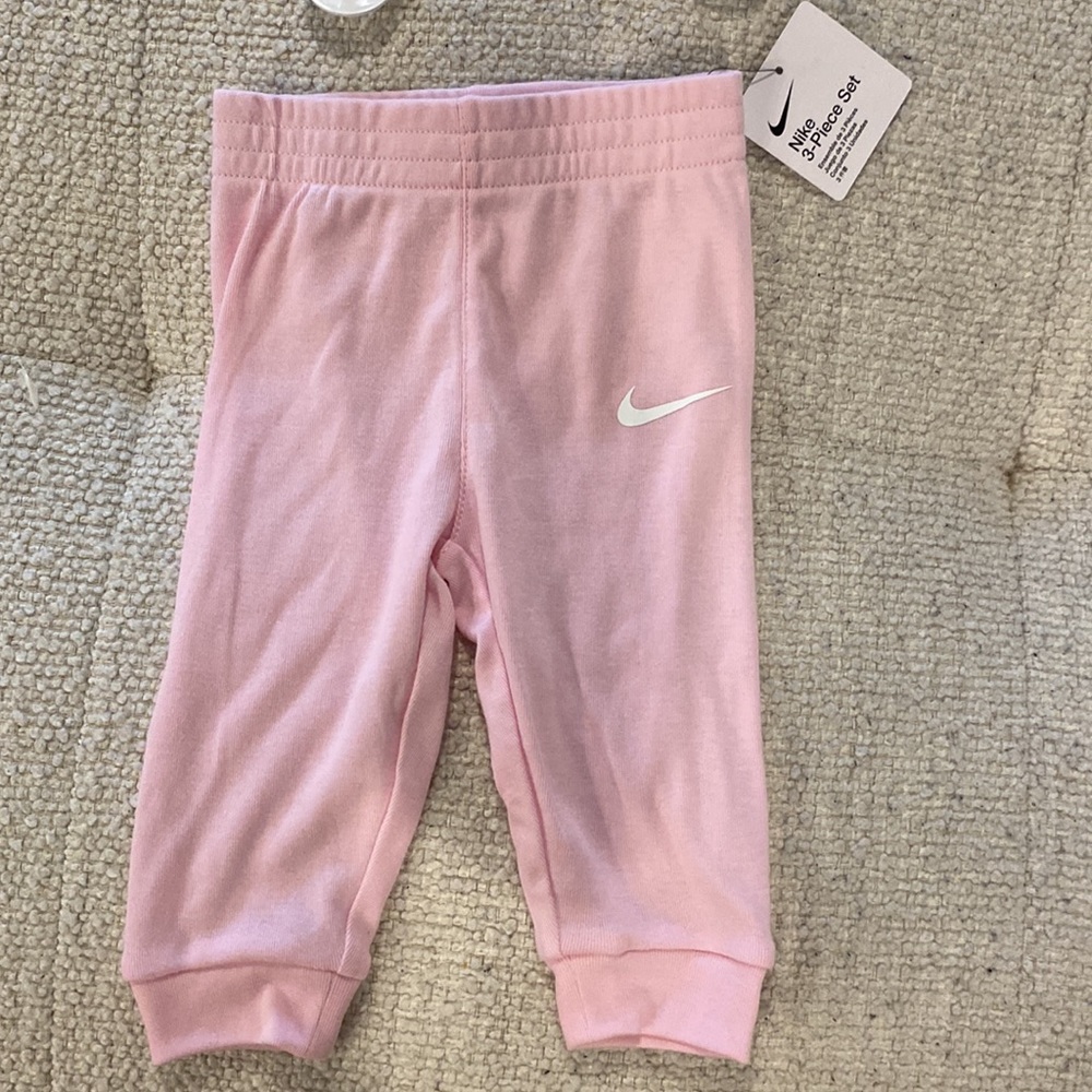 Nike 3 piece jogger set - Picture 3 of 4